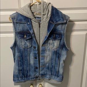 Denim sleeveless zip up